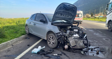 Manisa'da Trafik Kazası: İki Sürücü Yaralandı