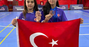 Manisalı badmintonculardan Sırbistan'da madalyalı başarı