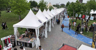 Manisa'nın 9. Kitap Fuarı Kitapseverlerle Buluştu