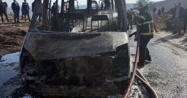 Mardin Dargeçit'te Seyir Halindeki Minibüs Yandı