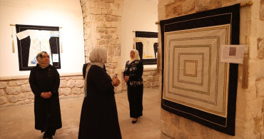 Mardin'de Dualı Sultan Gömlekleri Sergisi Açıldı