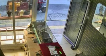 Mardin'de Kuyumcudan Yüzük Çalan Hırsız Güvenlik Kamerasında