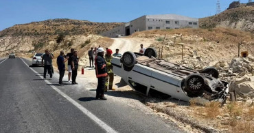 Mardin’de otomobil takla attı: 2 yaralı