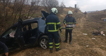 Mardin'de Şarampole Devrilen Otomobilde 5 Yaralı