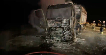 Mardin'de Seyir Halindeki Tır Yangını