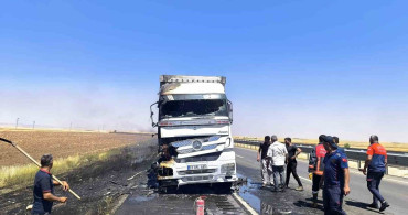 Mardin'de seyir halindeki tırda yangın çıktı