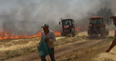 Mardin’de tarlada çıkan yangın, çiftçilerin erken müdahalesiyle kontrol altına alındı