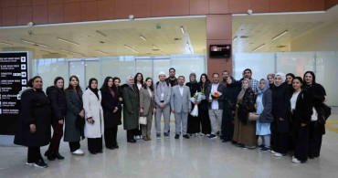 Mardin'de Umreden Dönen Çiftlere Duygusal Karşılama