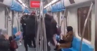 Marmaray'da akılalmaz kavga,  yumruklar havada uçuştu: 'Terbiyesizlik yapmayın, neden sevişiyorsunuz'