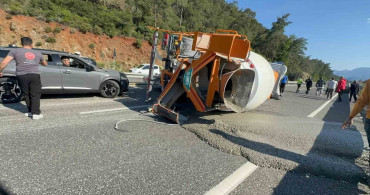 Marmaris'te Beton Mikseri Devrildi: Şans Eseri Yaralanan Yok