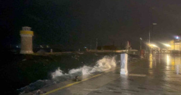 Marmaris'te Fırtına ve Sağanak Yağış Etkili Oluyor