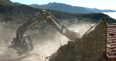 Marmaris'teki Kaçak Yapıların Yıkımı Devam Ediyor