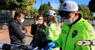 Maske Cezası Yedi, Polisleri Tehdit Etti