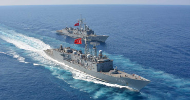 Mavi vatanda sahne artık onlarda: Cin şişeden çıktı