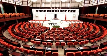 Meclis’te Dengeler Değişiyor: İYİ Parti, DEVA ve Gelecek’ten AK Parti’ye Toplu Geçiş İddiası