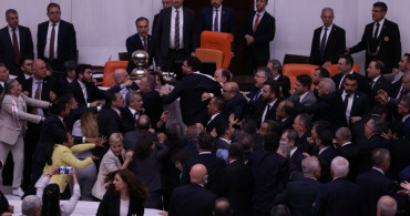 Meclis’te Yemin Öncesi Skandal Kavga! Yumruklar Konuştu, Ortalık Karıştı