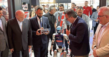 MediaMarkt Türkiye, Düzce'deki Yeni Mağazasını Robot Anahtarla Açıkladı