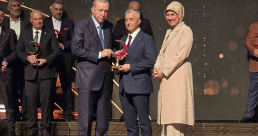 Mehmet Tahmazoğlu'na Kızılay Birincilik Ödülü