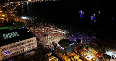 Melek Mosso, Alanya'da Festivale Renk Katıyor