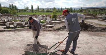 Melikgazi Mezarlıkları Bayrama Hazırlanıyor