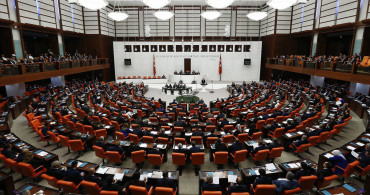 Memur Ve Emekliye Ek Zam: Gözler Bu Hafta Meclis'te Olacak!