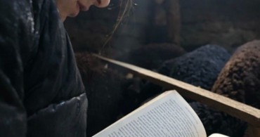 Menekşe Sevinç: Gündüz Hayvanlarla Gece Eğitimle Hayallerinin Peşinde