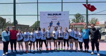 Menteşe Cumhuriyet Ortaokulu Hokey Takımı Türkiye Üçüncüsü Oldu