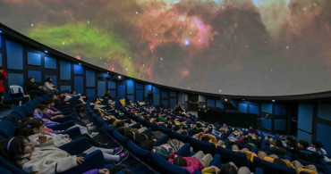 Mercan Bilim Merkezi Planetaryumu: Çocuklar için Uzay Yolculuğu