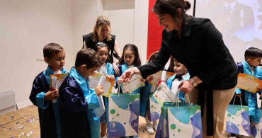 Merkezefendi'de kreş öğrencilerinin mezuniyet sevinci