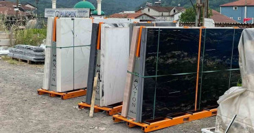Mermer Bloklar Arasında Kalan İşçi Ağır Yaralandı