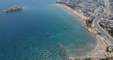 Mersin plajları sıcak havalarda dolup taştı