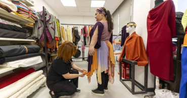 Mersin Şehir Tiyatrosu'nda Kostüm Hazırlığı Devam Ediyor