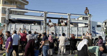 Mersin Tarsus'ta Hayırsever Karpuz Dağıttı