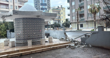 Mersin'de Cipi Cami Duvarına Çarpan Kaza Güvenlik Kamerasında