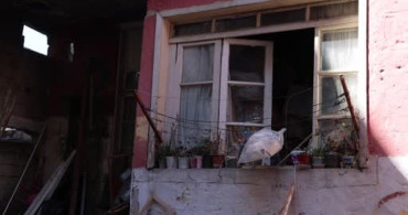 Mersin'de Çöp Evden Tonlarca Atık Çıkarıldı
