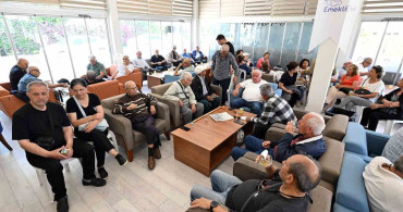 Mersin'de Emekliler Bayram Sevincini Paylaştı
