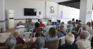 Mersin'de emekliler günü coşkuyla kutlandı