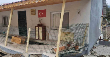 Mersin'de Heyelan: Yol Yarıldı ve Evler Hasar Gördü