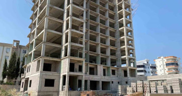Mersin'de inşaatta düşen işçi hayatını kaybetti