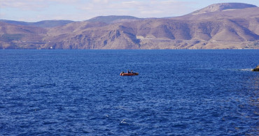 Mersin'de Kayalıklarda Mahsur Kalan Keçi Kurtarıldı