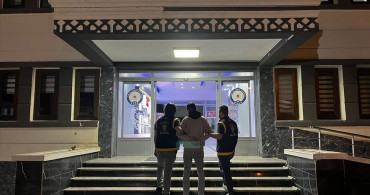 Mersin'de Park Halindeki Araçları Yakan Şüpheli Yakalandı