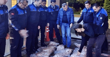 Mersin'de Polis ve Zabıta Ekipleri, 170 Kilo Bozuk Eti İmha Etti