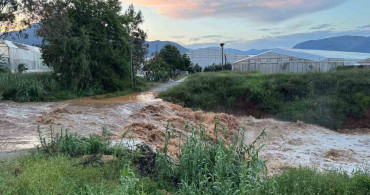 Mersin'de Sel Felaketi: Bahçeler Su Altında Kaldı
