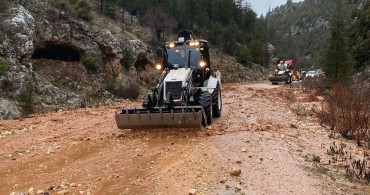 Mersin'de Sel Felaketi Sonrası Temizlik Çalışmaları Devam Ediyor