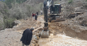 Mersin'de Şiddetli Hava Koşulları Can ve Mal Güvenliğini Tehdit Ediyor