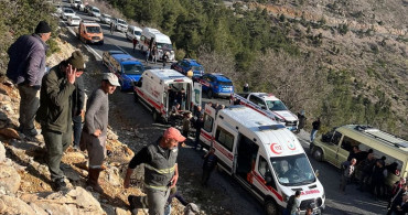 Mersin'de Tarım İşçilerini Taşıyan Minibüs Kaza Yaptı