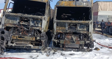 Mersin'de Tır Yangını: İki Araç Hurdaya Döndü