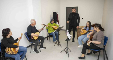 Mersin'de Ücretsiz Müzik Kursları Sezonu Sona Ermek Üzere