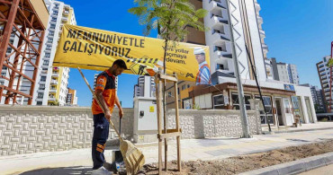 Mersin'de yenilenen cadde 420 ağaçla buluştu