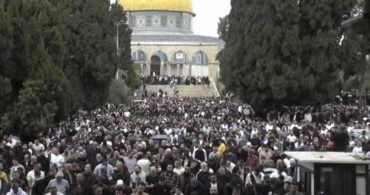 Mescid-i Aksa'da 100 Bin Kişiyle Cuma Namazı İkla
